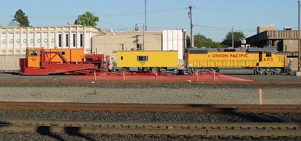 Spreader&nbsp;SPMW4034 - Flanger&nbsp;SPMW324 - UP605&nbsp;&lpar;GP38-2&rpar;