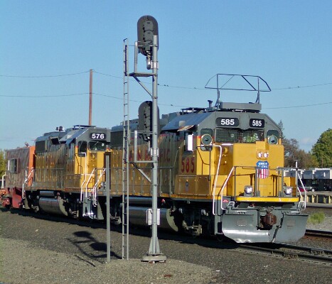 UP585 &lpar;GP38-2&rpar; - UP576 &lpar;GP38-2&rpar; - Flanger SPMW325