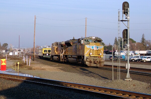 UP8458 &lpar;SD70ACe&rpar; - UP5594 &lpar;C44ACCTE&rpar; - Track Inspection Vehicle &lpar;EC-4&rpar;