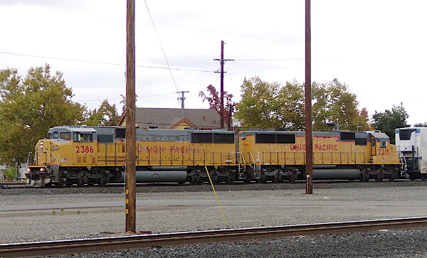 UP2386&nbsp;&lpar;SD60M&rpar; - UP2215&nbsp;&lpar;SD60&rpar;