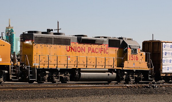 UP1516&nbsp;&lpar;GP40-2&rpar;