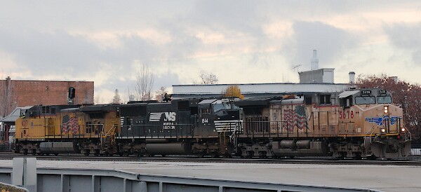 UP5678&nbsp;&lpar;C44ACCTE&rpar; - NS1844&nbsp;&lpar;SD70ACC&rpar; - UP6217&nbsp;&lpar;C44AC&rpar;
