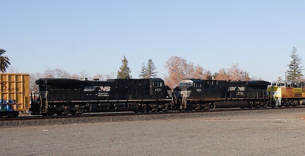 NS8116&nbsp;&lpar;ES44AC&rpar; - NS4551&nbsp;&lpar;AC44C6M&rpar;