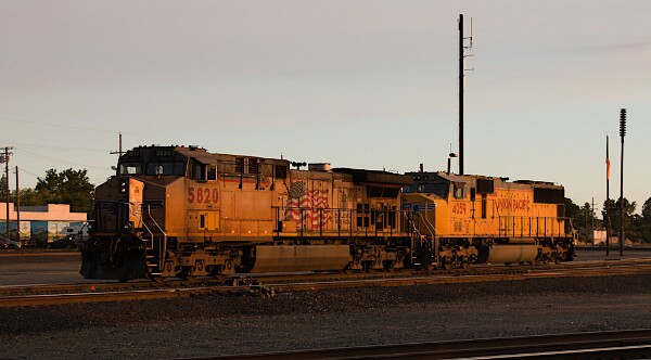 UP5820&nbsp;&lpar;C44ACCTE&rpar; - UP4059&nbsp;&lpar;SD70M&rpar;