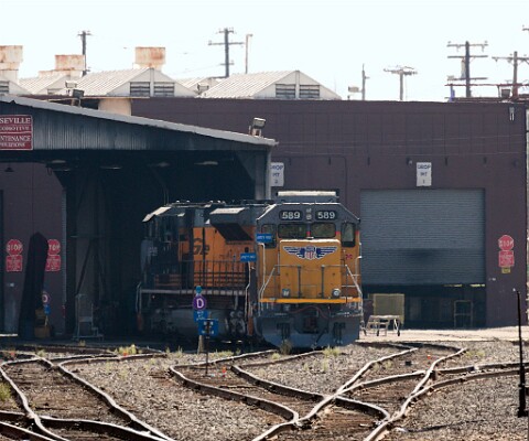 UP1989&nbsp;&lpar;SD70ACe&rpar; - UP589&nbsp;&lpar;GP38N&rpar;