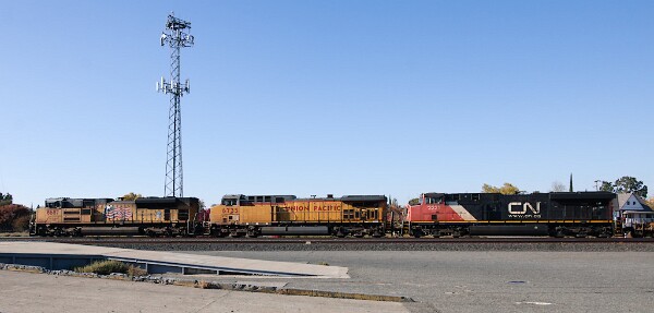UP8687&nbsp;&lpar;SD70ACe&rpar; - UP6735&nbsp;&lpar;C44AC&rpar; - CN2221&nbsp;&lpar;ES44DC&rpar;