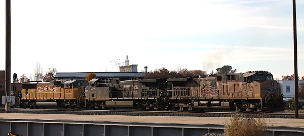 UP5794&nbsp;&lpar;C44ACCTE&rpar; - NS4437&nbsp;&lpar;AC44C6M&rpar; - UP4598&nbsp;&lpar;SD70M&rpar;