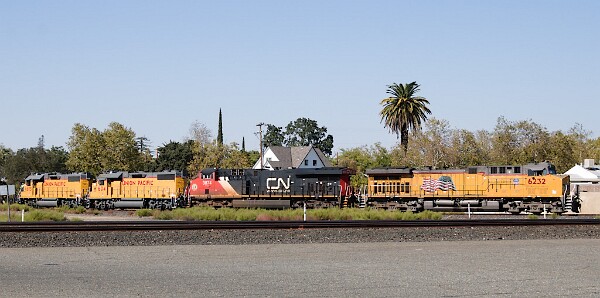 UP6232&nbsp;&lpar;C44ACM&rpar; - CN3874&nbsp;&lpar;ES44AC&rpar; - UP604&nbsp;&lpar;GP38-2&rpar; - UP605&nbsp;&lpar;GP38-2&rpar;