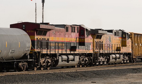 KCSM4556&nbsp;&lpar;AC4400CW&rpar;* - UP6760&nbsp;&lpar;C44AC&rpar;