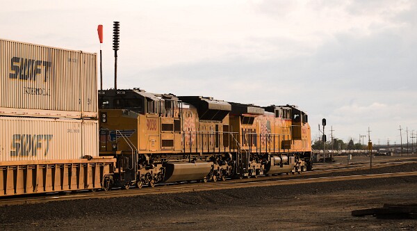 UP6687&nbsp;&lpar;C44ACM&rpar; - UP9038&nbsp;&lpar;SD70AH&rpar;