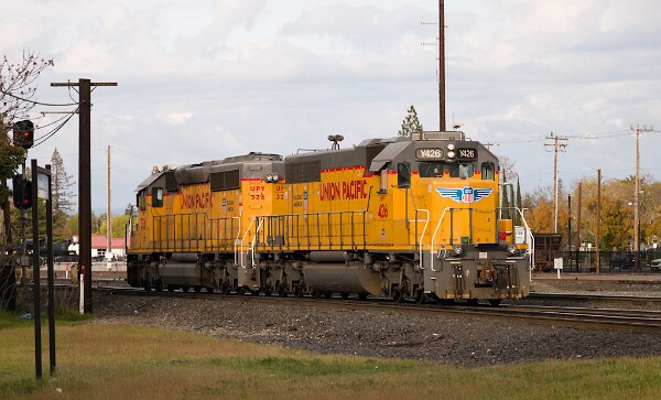 UPY326&nbsp;&lpar;SD40N&rpar; - UP426&nbsp;&lpar;PS6B&rpar;