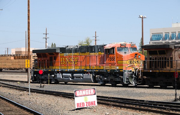 BNSF7668&nbsp;&lpar;ES44DC&rpar;