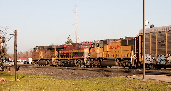 UP6325&nbsp;&lpar;C44AC&rpar; - KCSM4891&nbsp;&lpar;ES44AC&rpar; - UP4662&nbsp;&lpar;SD70M&rpar;