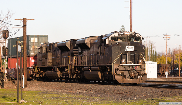 NS1073&nbsp;&lpar;SD70ACe&rpar; - NS1121&nbsp;&lpar;SD70ACe&rpar;