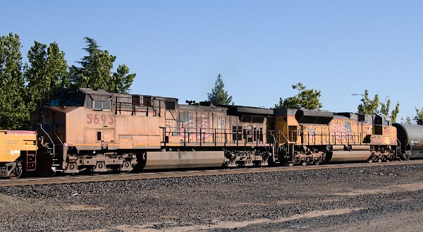 UP5693&nbsp;&lpar;C44ACCTE&rpar; - UP8907&nbsp;&lpar;SD70AH&rpar;