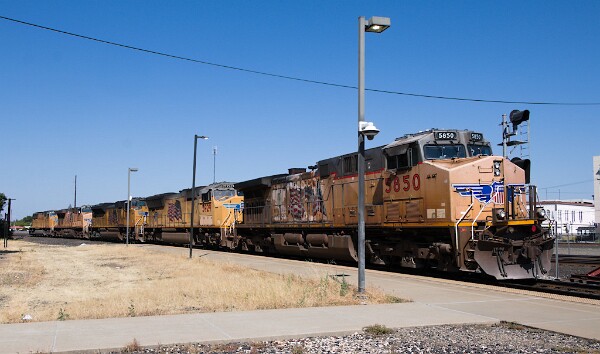 UP5850&nbsp;&lpar;C44ACCTE&rpar; - UP3929&nbsp;&lpar;SD70M&rpar; - UP8483&nbsp;&lpar;SD70ACE&rpar; - UP5371&nbsp;&lpar;C45ACCTE&rpar; - UP4318&nbsp;&lpar;SD70M&rpar;