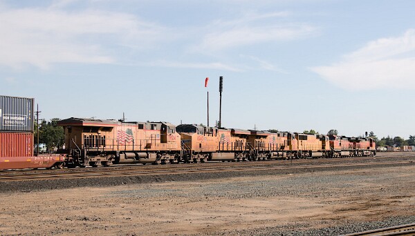 BNSF5483&nbsp;&lpar;DASH&nbsp;9-44CW&rpar; - BNSF4763&nbsp;&lpar;DASH&nbsp;9-44CW&rpar; - UP4385&nbsp;&lpar;SD70M&rpar; - UP7503&nbsp;&lpar;C45ACCTE&rpar; - UP8243&nbsp;&lpar;C45AH&rpar; - UP7924&nbsp;&lpar;C45ACCTE&rpar;