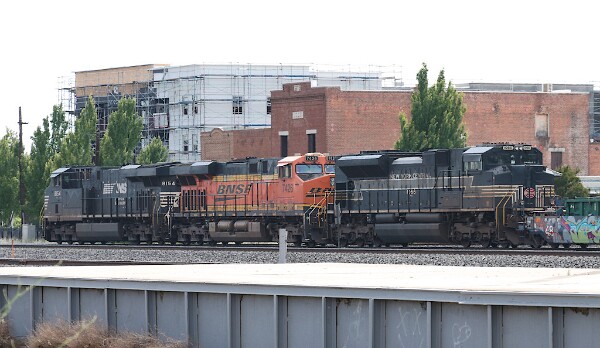 NS8154&nbsp;&lpar;ES44AC&rpar; - BNSF7426&nbsp;&lpar;ES44DC&rpar; - NS1066&nbsp;&lpar;SD70ACe&rpar;