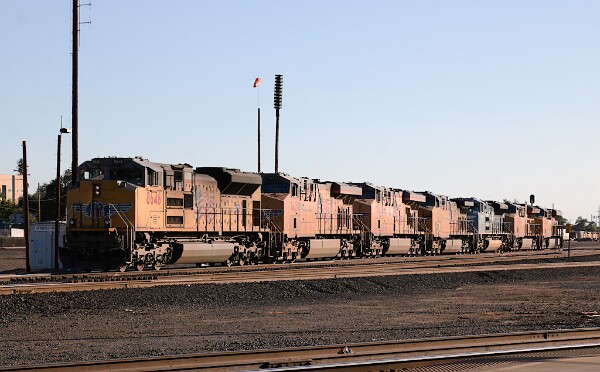 UP8646&nbsp;&lpar;SD70ACe&rpar; - UP7429&nbsp;&lpar;C45ACCTE&rpar; - UP7661&nbsp;&lpar;C45ACCTE&rpar; - UP7621&nbsp;&lpar;C44AC&rpar; - UP1982&nbsp;&lpar;SD70ACe&rpar; - UP2573&nbsp;&lpar;C45AH&rpar; - UP8018&nbsp;&lpar;C45ACCTE&rpar;