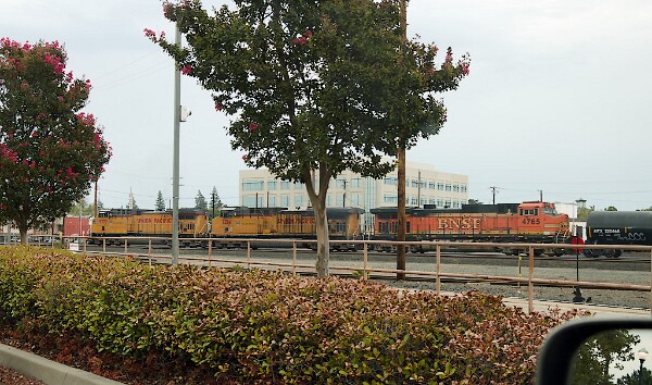 UP9770&nbsp;&lpar;C44ACM&rpar; - UP7214&nbsp;&lpar;C44AC&rpar; - BNSF4765&nbsp;&lpar;DASH&nbsp;9-44CW&rpar;