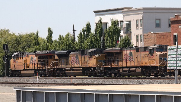 UP2682&nbsp;&lpar;C45AH&rpar; - UP8711&nbsp;&lpar;SD70ACe&rpar; - UP7439&nbsp;&lpar;C45ACCTE&rpar;