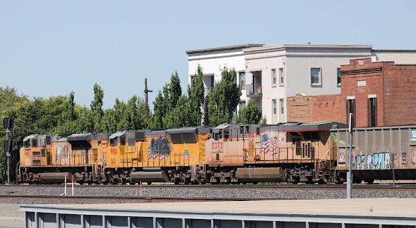 UP8467&nbsp;&lpar;SD70ACe&rpar; - UP9910&nbsp;&lpar;SD59MX&rpar; - UP5373&nbsp;&lpar;C45ACCTE&rpar;