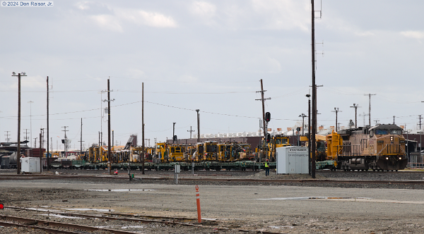 UP6692&nbsp;&lpar;C44ACCTE&rpar; - Work&nbsp;Train