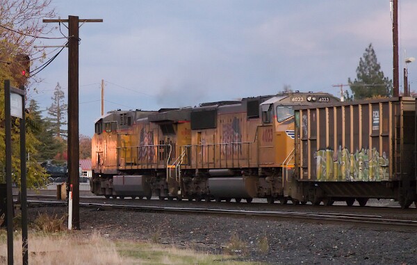 UP6829&nbsp;&lpar;C44AC&rpar; - UP4023&nbsp;&lpar;SD70M&rpar;