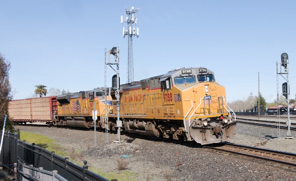 UP9788&nbsp;&lpar;C44ACM&rpar; - UP8479&nbsp;&lpar;SD70ACe&rpar;