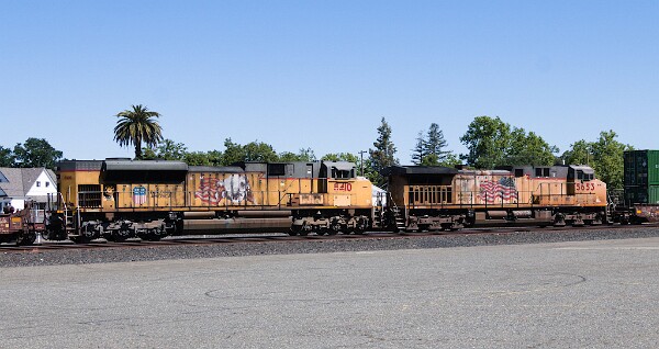 UP8410&nbsp;&lpar;SD70ACe&rpar; - UP5653&nbsp;&lpar;C44ACCTE&rpar;