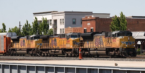 UP8810&nbsp;&lpar;SD70ACe&rpar; - UP6668&nbsp;&lpar;C44AC&rpar; - UP8785&nbsp;&lpar;SD70ACe&rpar;